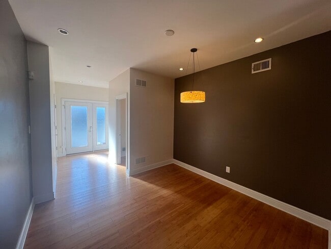 Photo - Beautiful 3 Bedroom/ 2.5 Bath with Integra...