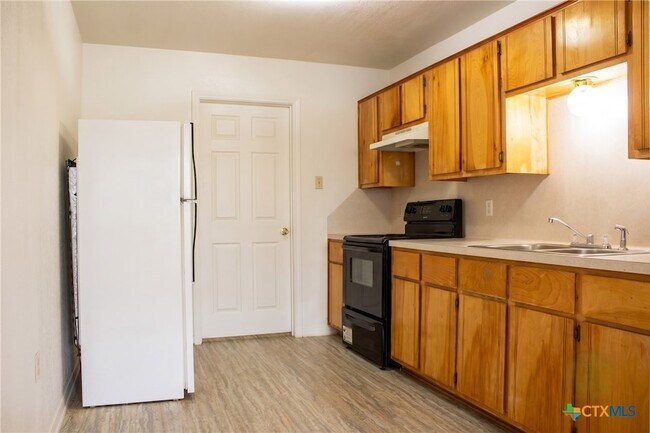 Photo - 208 Gibson St Unit A