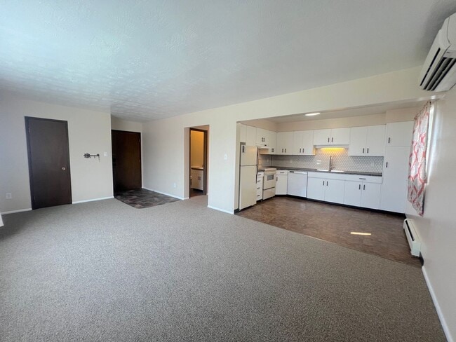 Extra Large 2 bedroom 1.5 Bath Centrally L... - Extra Large 2 bedroom 1.5 Bath Centrally L... Apartment Unit 7