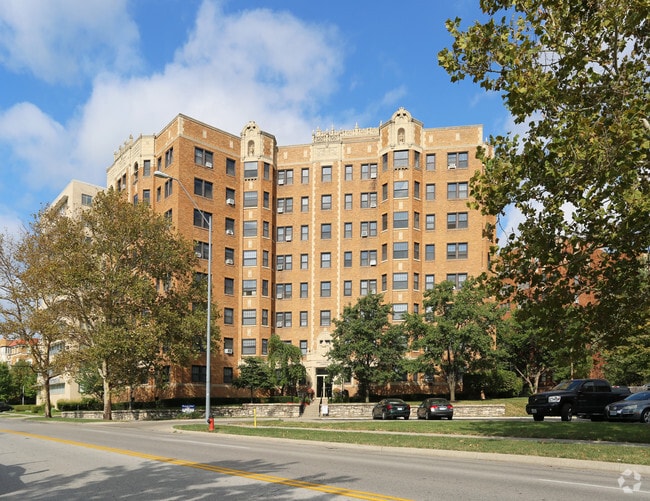 Plaza Apartment Center