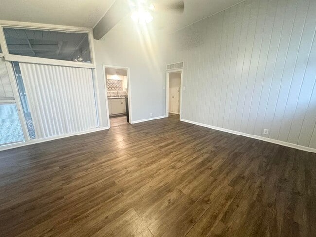 Photo - 1111 N Carrizo St