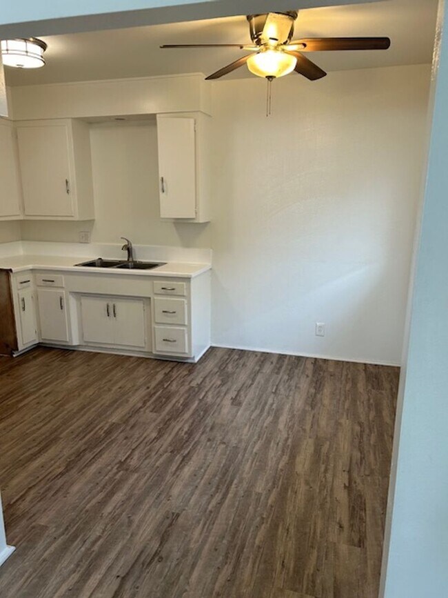 Photo - 1020 W 24th St Unidad #4