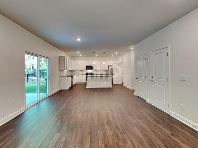 Photo - 669 Carnaby Ln