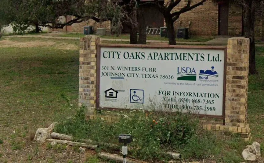 Photo - 301 N Winters Furr