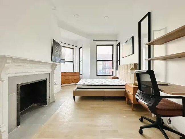 Photo - Furnished room/NOT APARTMENT Unit 4