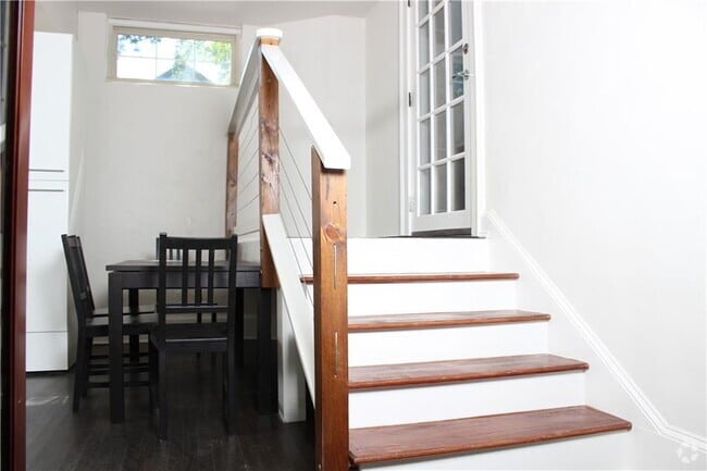 Building Photo - 1124 Center St NW Rental