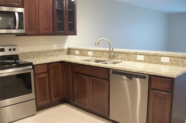 Photo - 13900 Lake Placid Ct Unidad A24