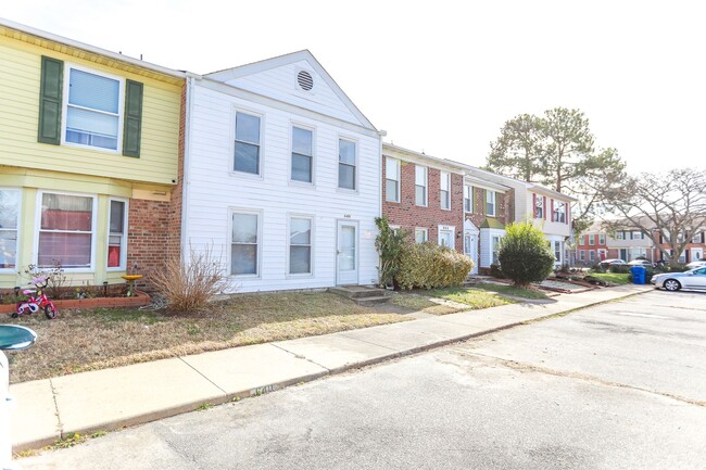 Spacious 3 bed/2.5 bath townhome in VB! - Spacious 3 bed/2.5 bath townhome in VB!