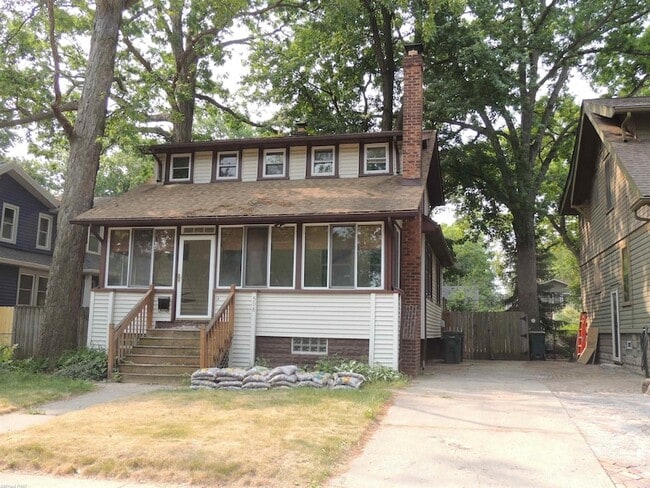 Photo - 506 Hawthorn Ave