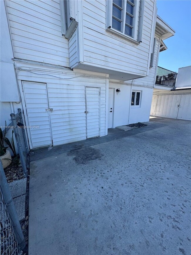 Building Photo - 290 NW 45th Ave Unit .