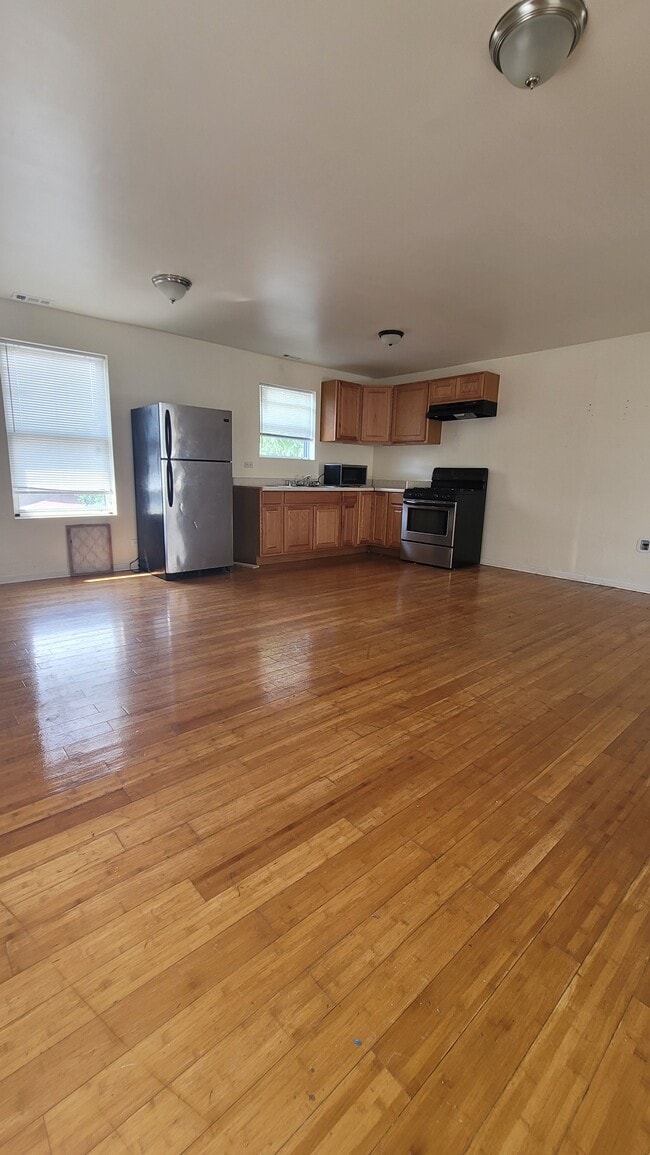 Building Photo - 6669 S Michigan Ave Unit 3