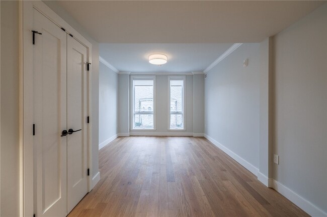 Photo - 105 W Court St