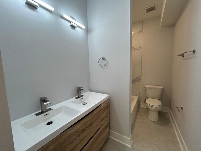 2205 N Franklin St Unit 2205 N Franklin St #2