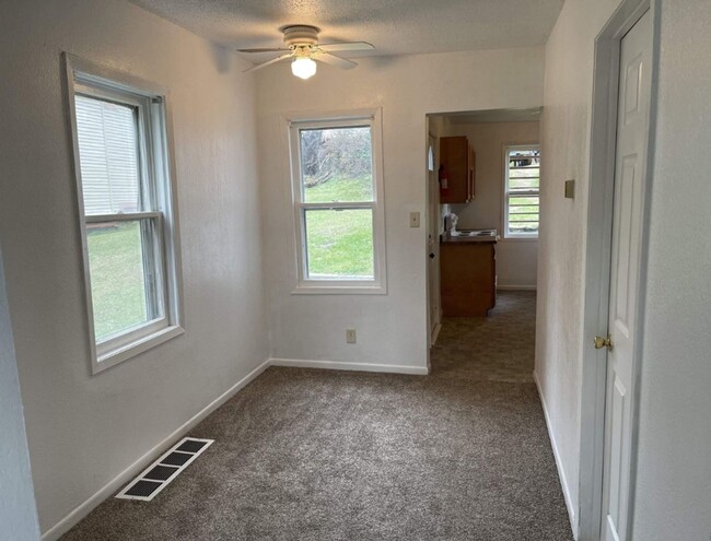 Photo - 627 E 5th St Unit 1