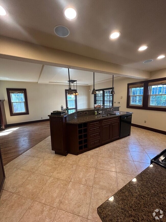 Building Photo - One-of-a-Kind Bungalow Oasis on Poly Drive... Rental