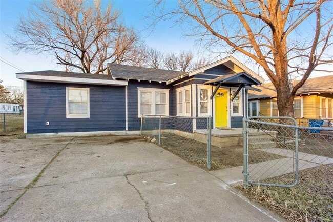 Photo - 520 E 17th Ave