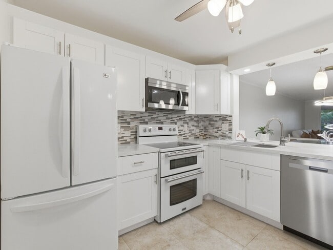 Photo - 911 Gardenia Dr