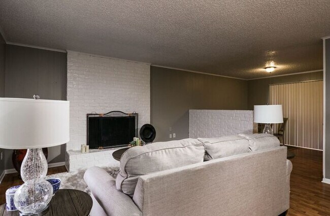 Photo - Available Now! 2 bedroom 1 bath in Lindale...