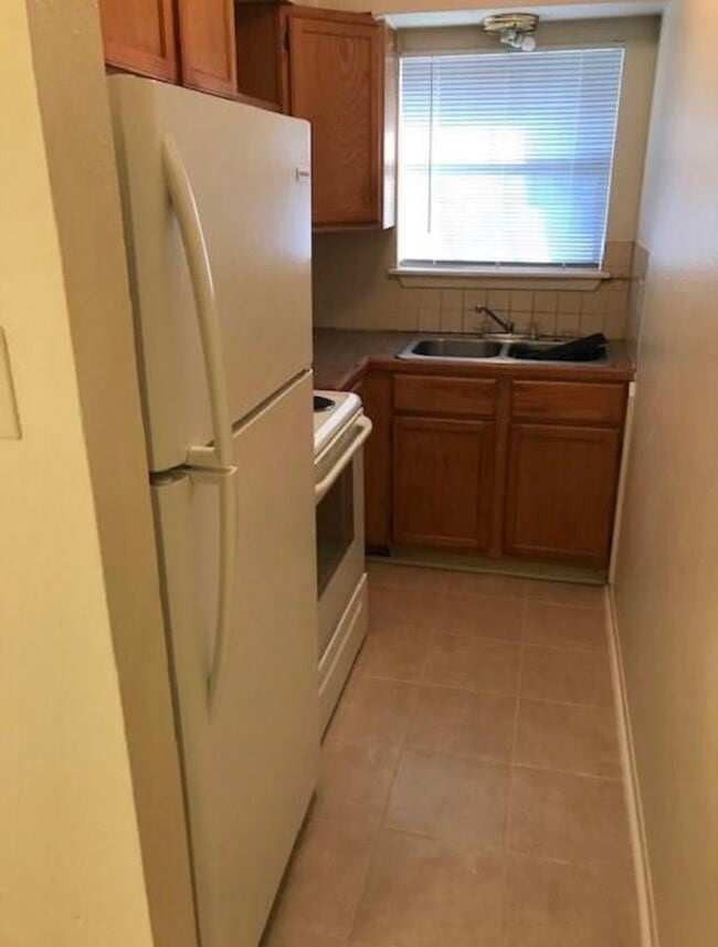 Photo - 716 Fernwood St