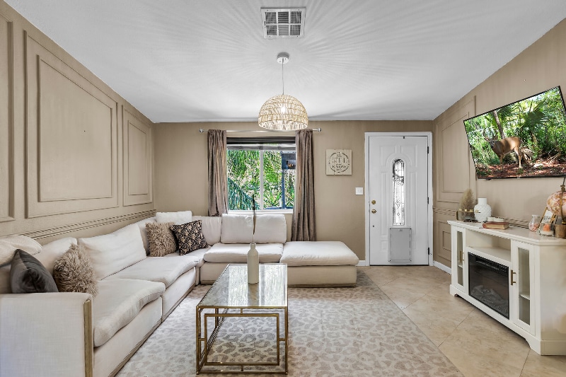 Photo - 117 Sandy Cir W