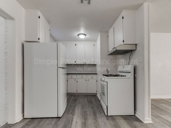 Photo - 405 E Northrup Dr