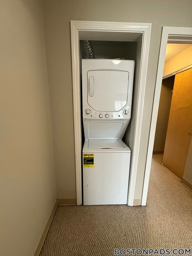 Photo - 146 N Beacon St Unidad B3