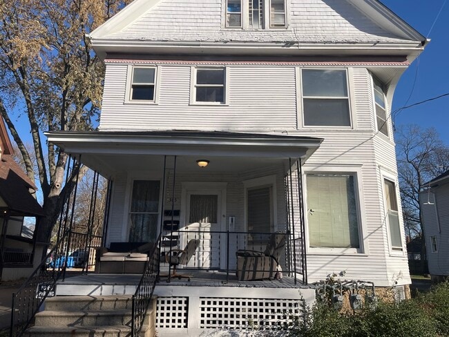 Building Photo - 305 N View St Unit 2