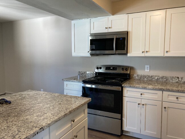 Photo - 5599 Thompson Rd