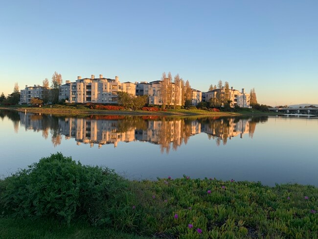 Building Photo - 1636 Marina Ct Unit G