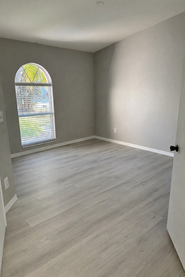 Photo - 12243 Londonderry Ln