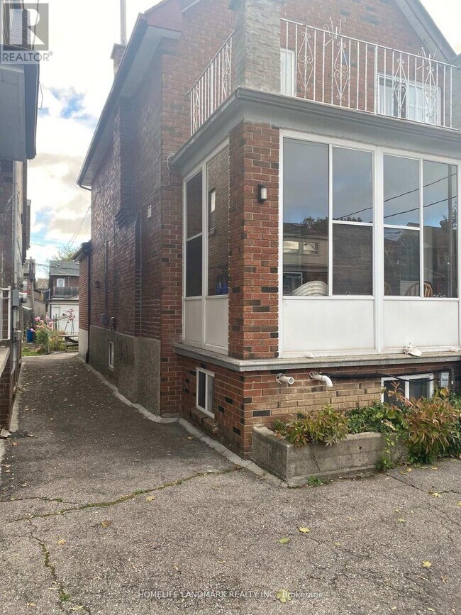 Photo - 169 Westmount Ave