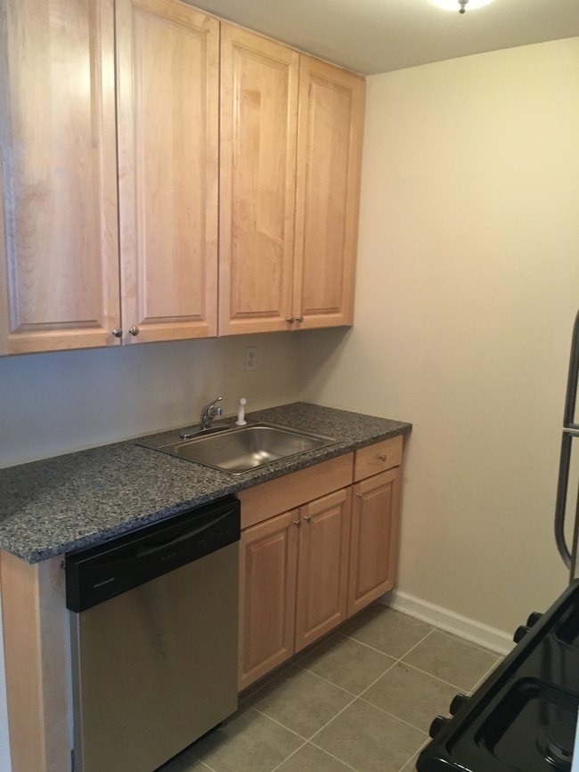Crestmont Village, LLC