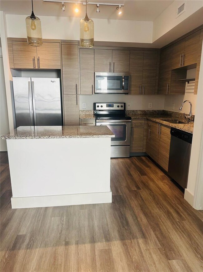 Photo - 817 SE 2nd Ave Unit 417