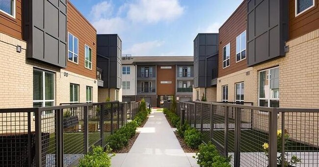 Photo - 6150 Alma Rd Unidad b23 Rental
