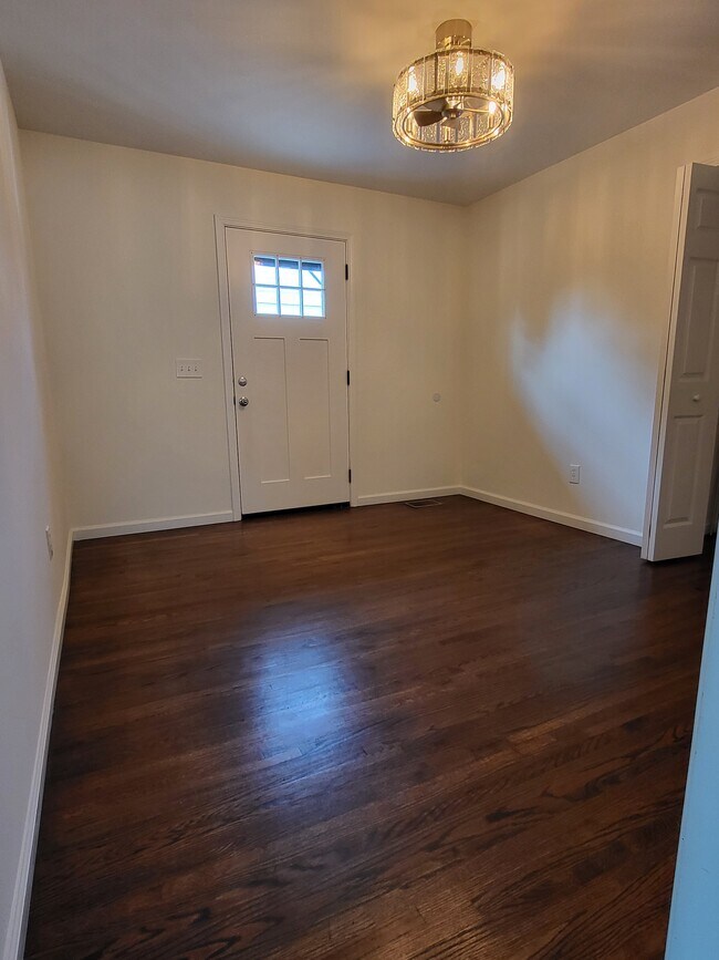 Sala de estar - 1512A Sweetbriar Ave Unidad A