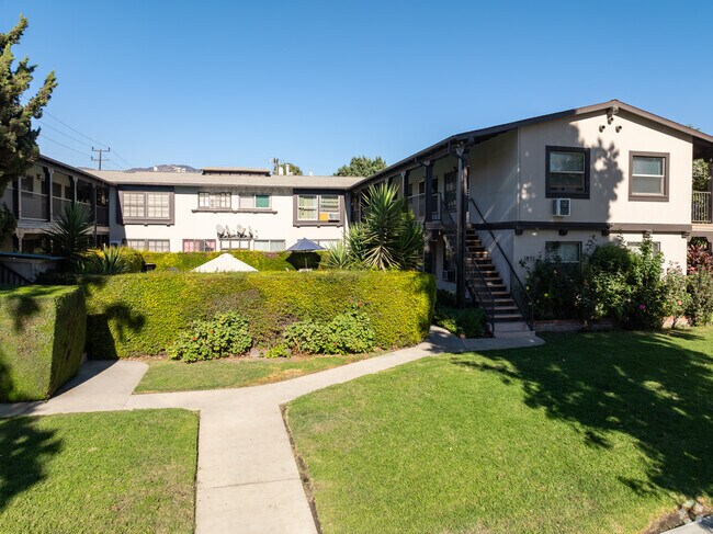 1851 Riverside Dr Glendale, CA 91201