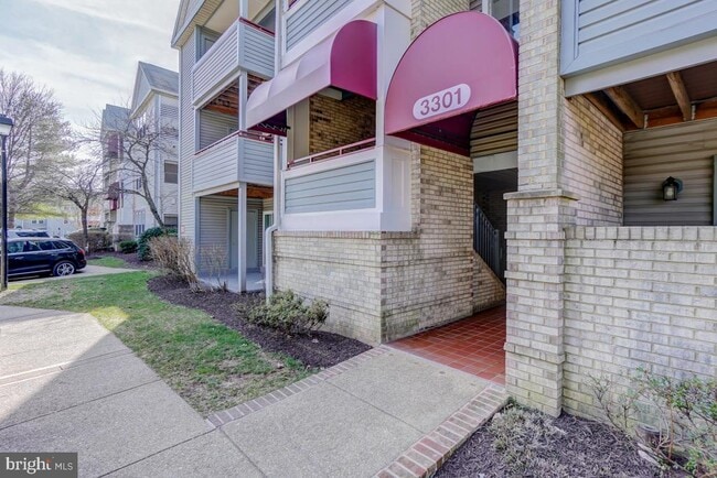 Building Photo - 3301 Sir Thomas Dr Unit 6-B-21