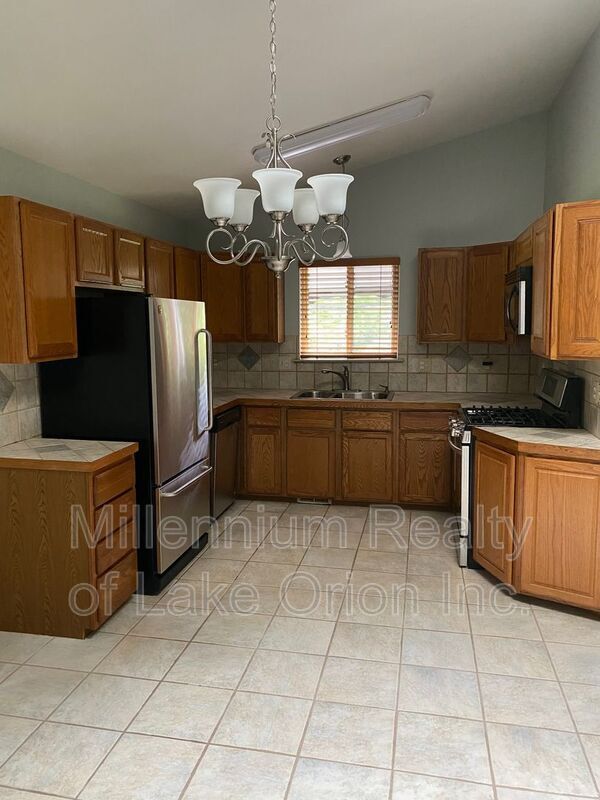 Photo - 2493 S Ortonville Rd