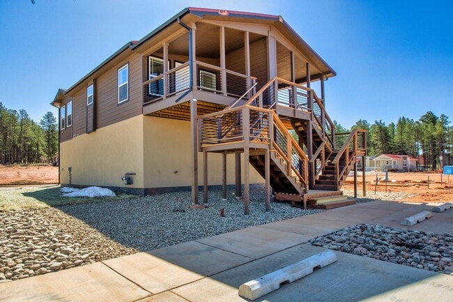 Building Photo - Woodland Park Townhome!
