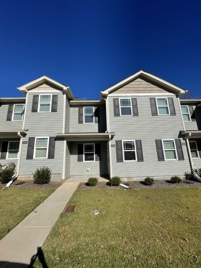 Building Photo - 2 Bedroom 2.5 Bathroom