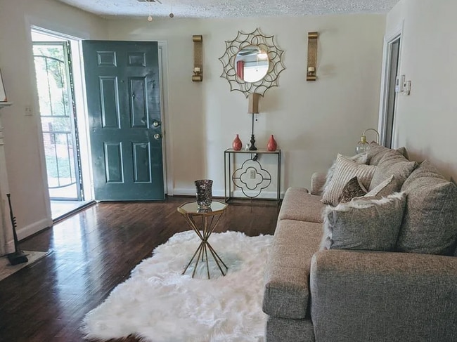 Photo - 22 W Cromwell St