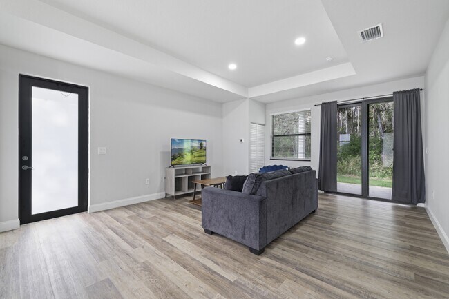 Photo - 1911 Lorna Ave