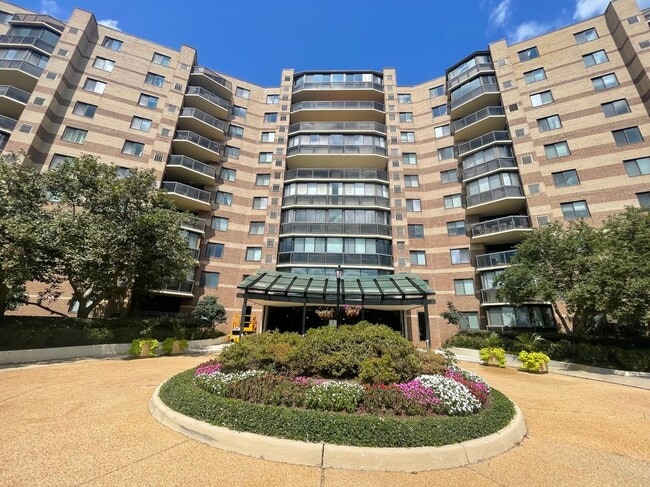 Building Photo - 8350 Greensboro Dr Rental