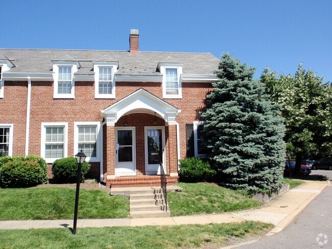 Building Photo - Beautiful 2 Bed 2 Bath Clarendon End-Unit ... Rental