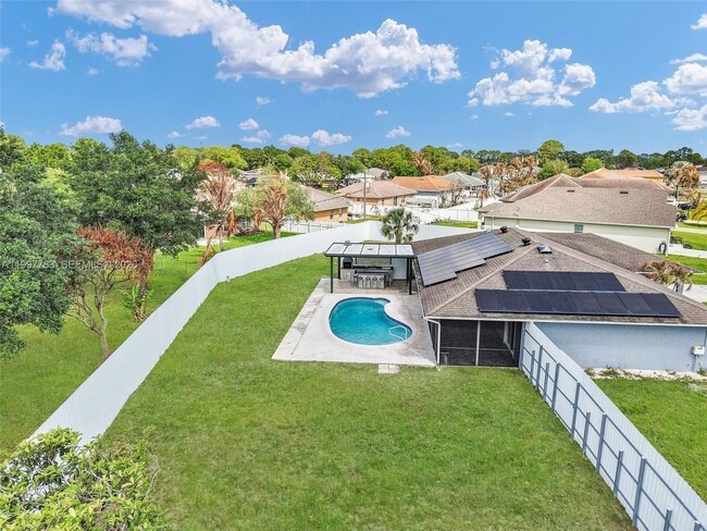 Building Photo - 702 NW Orchid St