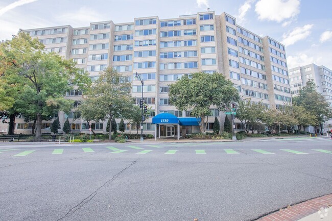 Building Photo - Lovely Studio Condo Unit in Dupont Circle!