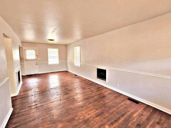 Photo - 402 Walker Ave NE Unidad C