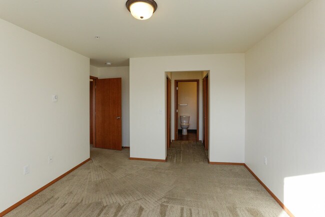 2BR, 2BA - 984 SF