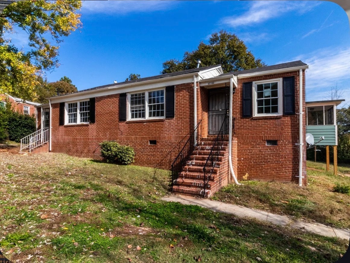Photo - 1742 Lisbon Dr SW