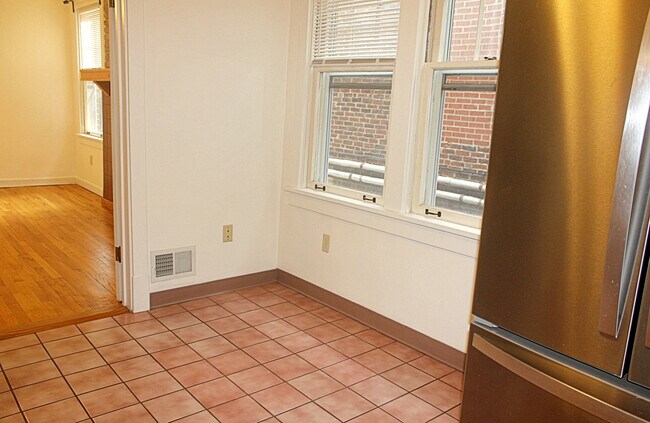 Kitchen table space